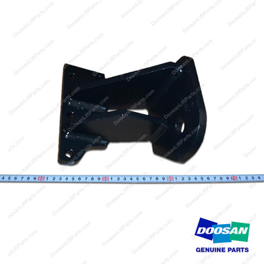 Bracket ASSY,Engine;lh,D70S-5 - Doosan Forklift Part 110427-00086