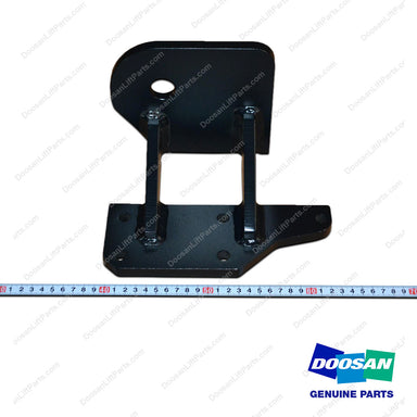 Bracket ASSY,Engine;rh,D70S-5 - Doosan Forklift Part 110427-00087