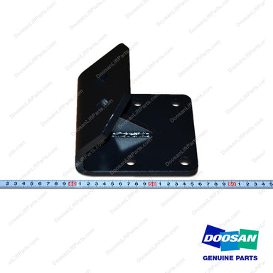 Bracket ASSY,Engine MOUNTING;D45,T4I,RH - Doosan Forklift Part 110427-00346