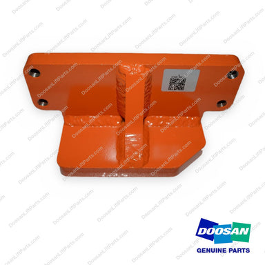 110956-00931 - RH Stopper Assembly - OEM Doosan Daewoo Bobcat