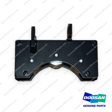130706-00393 - RH Sheave Group - OEM Doosan Daewoo Bobcat