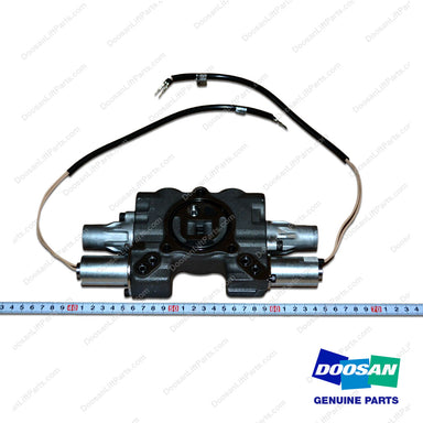 Valve ASSY,SECTION;AUX2 - Doosan Forklift Part 410131-00043